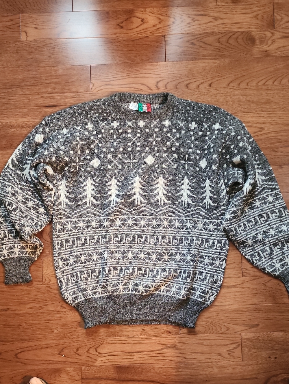EUC Men's Gray Fair Isle Tree Pattern Sweater